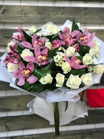 Букет цветов из: Розы и Хризантемы в Чанки