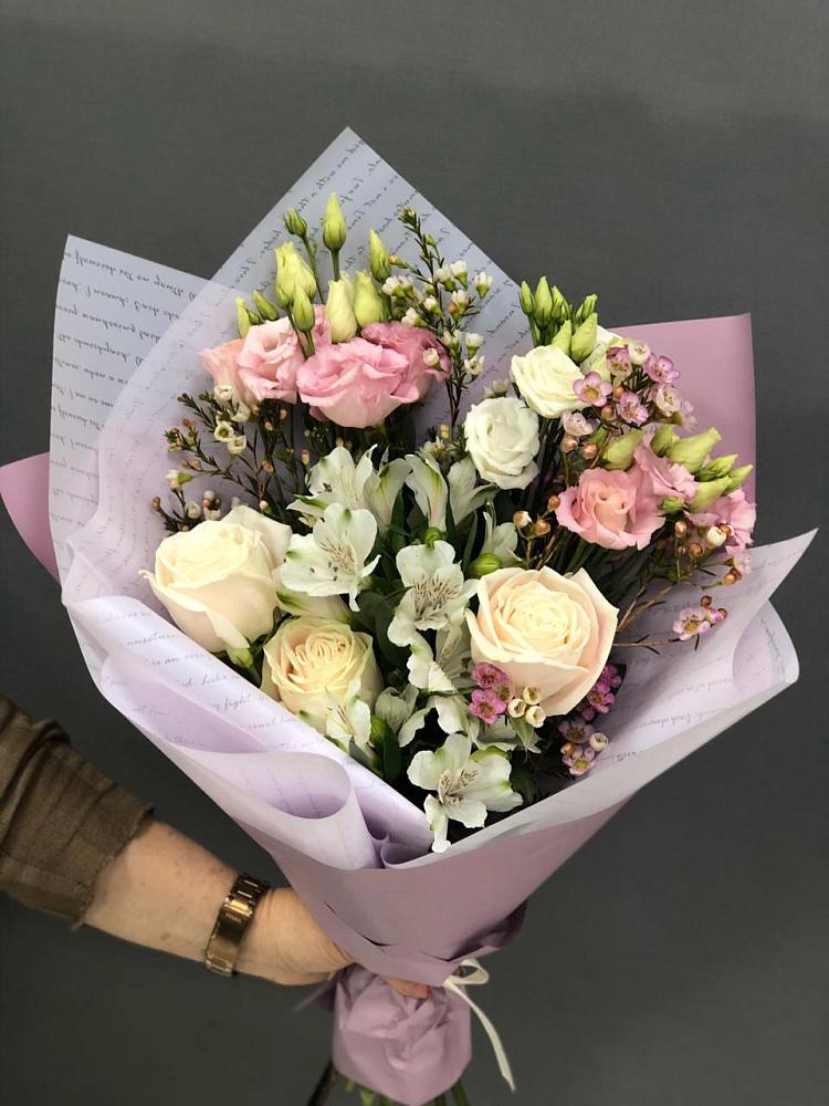 Букет цветов из: Альстромерии, Розы и Лизиантусы в Чанки