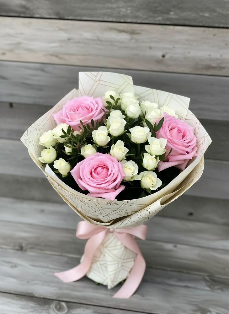 Букет цветов из: Розы в Чанки