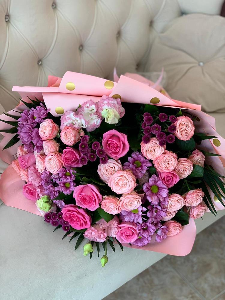 Букет цветов из: Хризантемы, Розы и Лизиантусы в Чанки