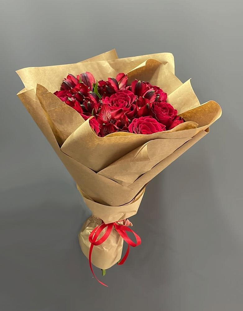 Букет цветов из: Альстромерии и Розы в Чанки