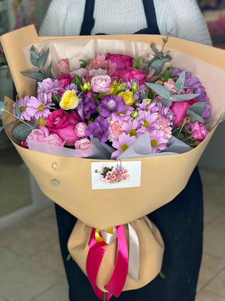 Букет цветов из: Хризантемы, Гвоздики и Альстромерии в Чанки