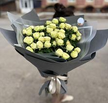 Букет Белые кустовые розы Солинеро в Чанки