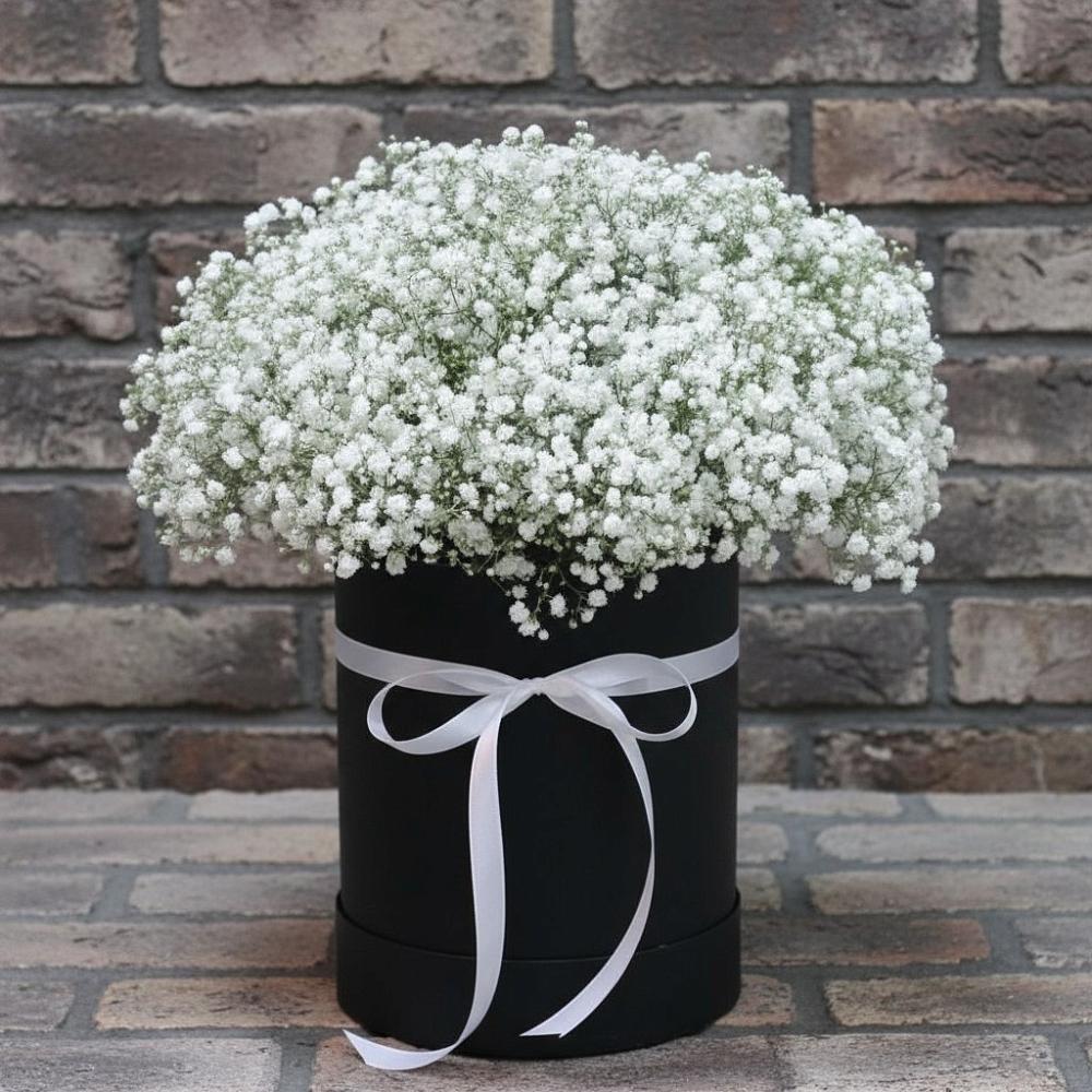 Цветочная композиция из Гипсофила в шляпной коробке в Чанки