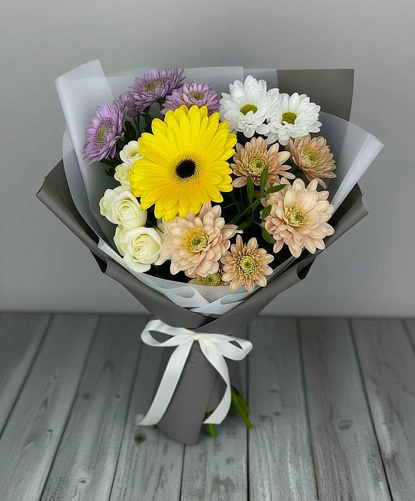 Букет цветов из: Розы, Герберы и Хризантемы в Чанки