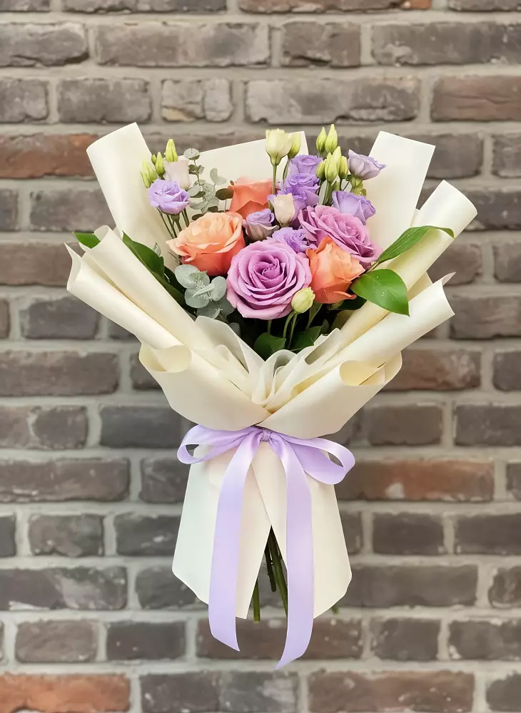 Букет цветов из: Лизиантусы и Розы в Чанки