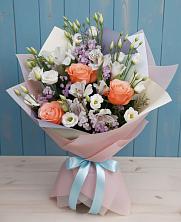 Букет цветов из:  Лизиантусы, Розы, Альстромерии и Гипсофила в Чанки