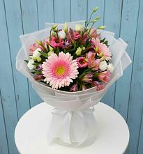 Букет цветов из:  Герберы, Альстромерии и Лизиантусы #REPLACE_PRED# Чанки