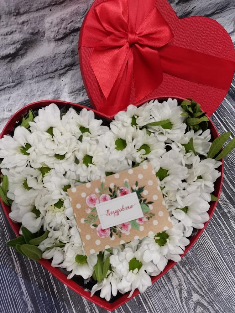 Цветочная композиция из Хризантемы в виде сердца в Чанки