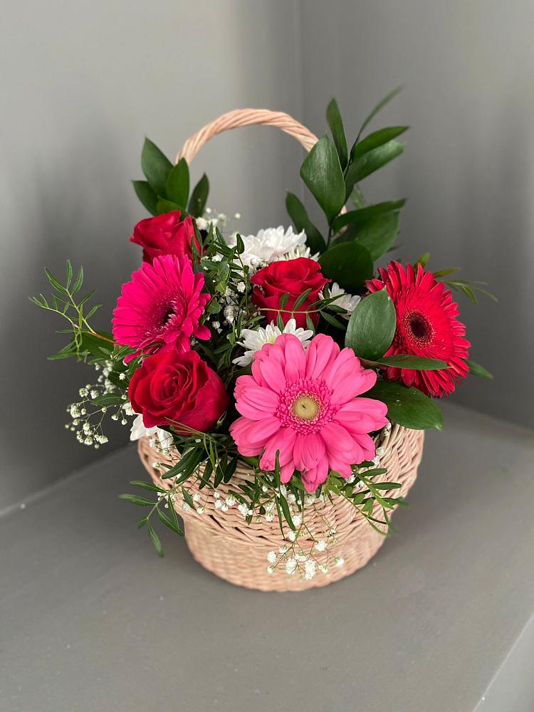 Цветочная композиция из Розы, Хризантемы и Герберы в корзине в Чанки
