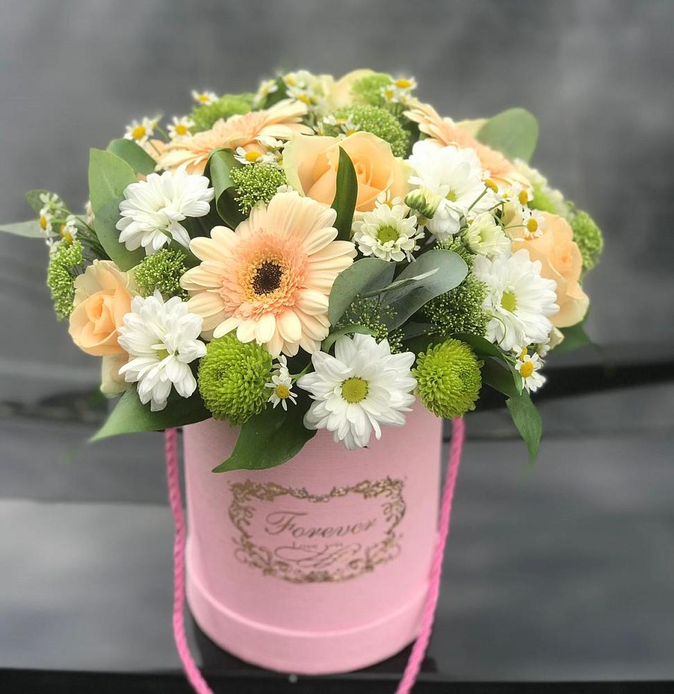 Цветочная композиция из Розы, Герберы и Хризантемы в шляпной коробке в Чанки