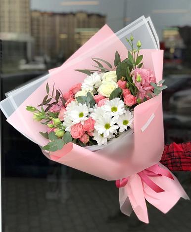 Букет цветов из: Розы, Лизиантусы и Хризантемы в Чанки